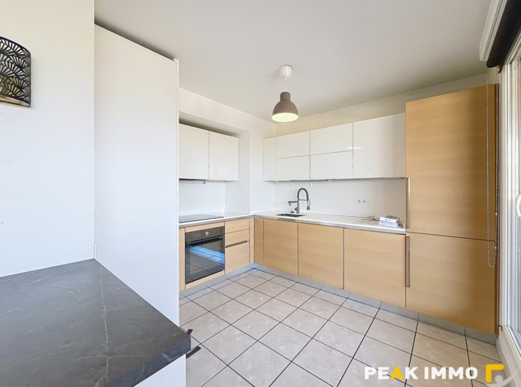 Appartement T5 meublé en attique de 114m2