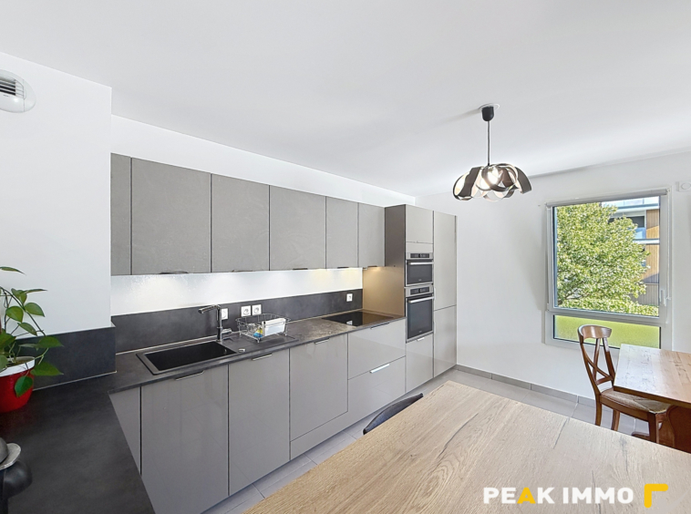 Appartement T3 de 76,48 m2 - terrasse - balcon et garage en