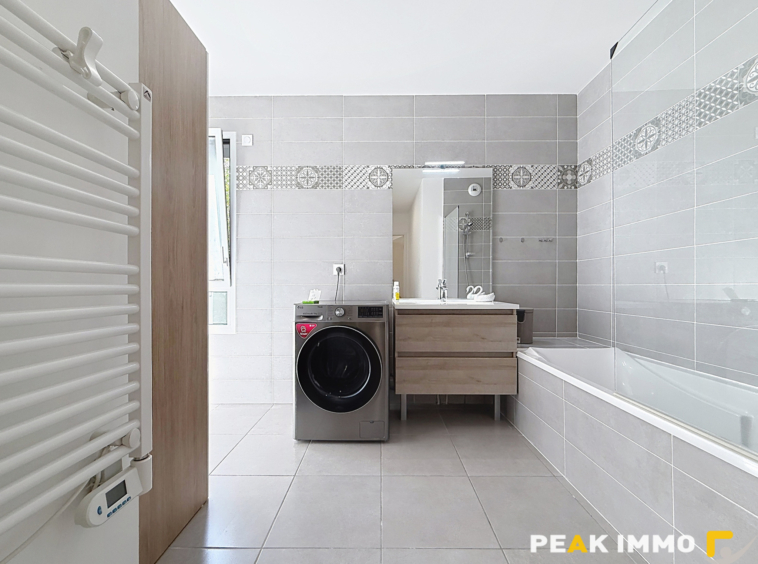 Appartement T3 de 76,48 m2 - terrasse - balcon et garage en