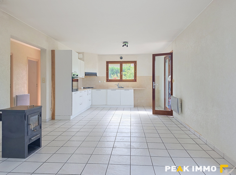 BONS EN CHABLAIS- A 5 mn du CEVA -T4 de 98m2 avec jardin pri