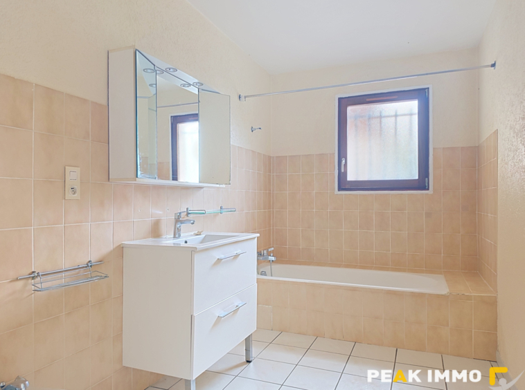 BONS EN CHABLAIS- A 5 mn du CEVA -T4 de 98m2 avec jardin pri