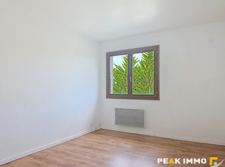 BONS EN CHABLAIS- A 5 mn du CEVA -T4 de 98m2 avec jardin pri