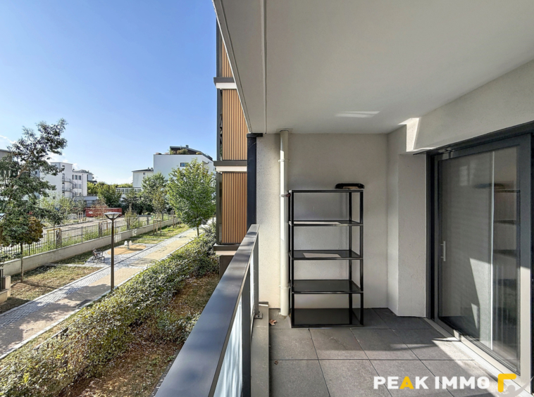 Appartement T3 de 76,48 m2 - terrasse - balcon et garage en