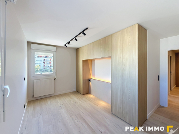 T4 - 86m2 entièrement rénové - Balcon, parking - garage doub