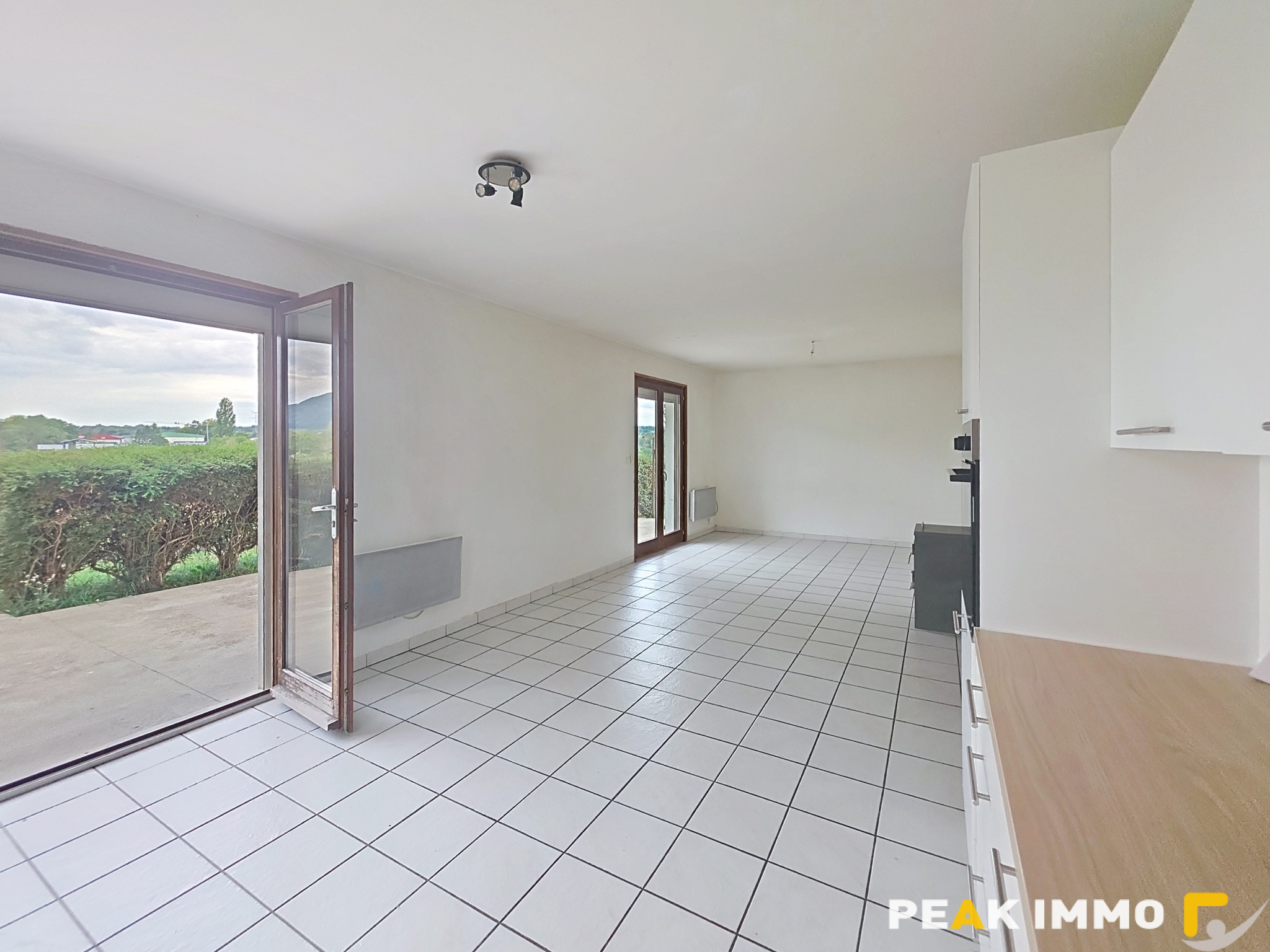 BONS EN CHABLAIS- A 5 mn du CEVA -T4 de 98m2 avec jardin pri