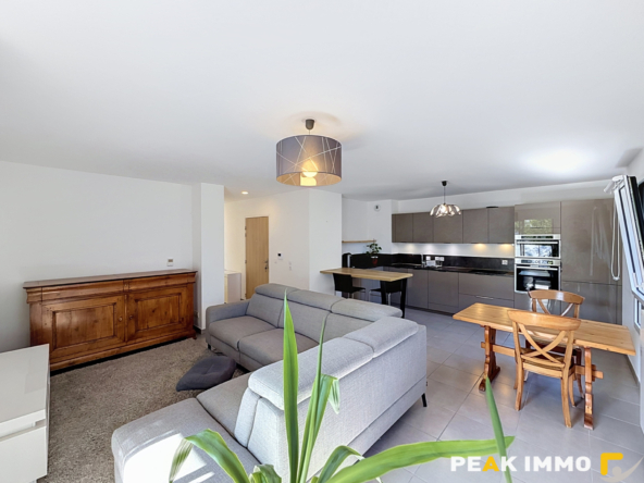 Appartement T3 de 76,48 m2 - terrasse - balcon et garage en