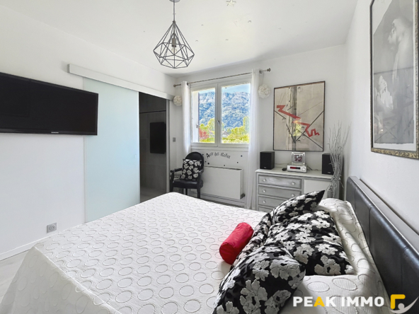 A vendre maison rénovée   Terrain de 2 841 m2 piscinable