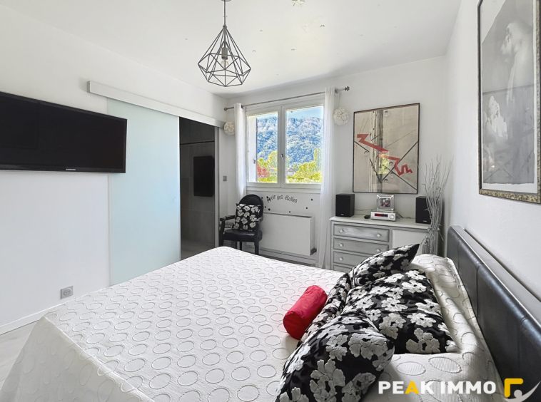 A vendre maison rénovée   Terrain de 2 841 m2 piscinable