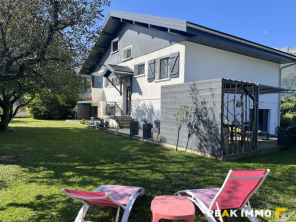 A vendre maison rénovée   Terrain de 2 841 m2 piscinable
