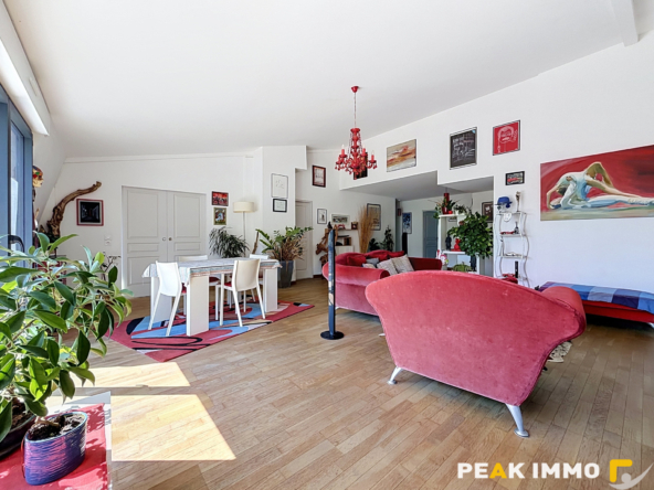 Appartement attique - 4 pièces - 145 m2 - Garages - Aix les