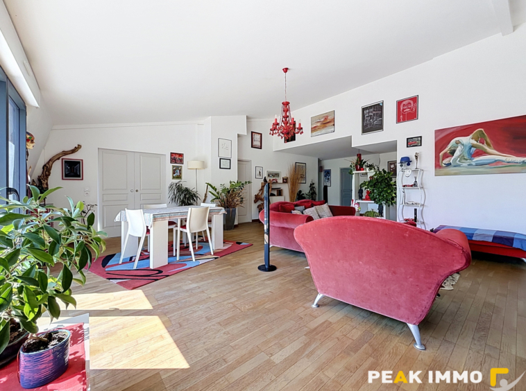 Appartement attique - 4 pièces - 145 m2 - Garages - Aix les