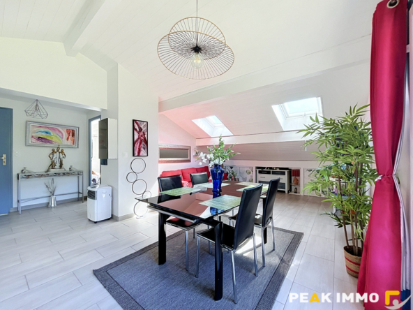 A vendre maison rénovée   Terrain de 2 841 m2 piscinable