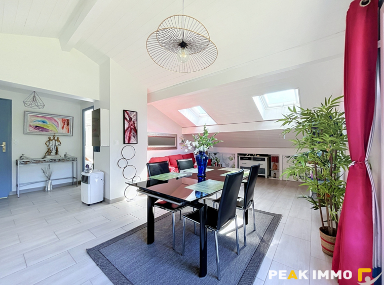 A vendre maison rénovée   Terrain de 2 841 m2 piscinable