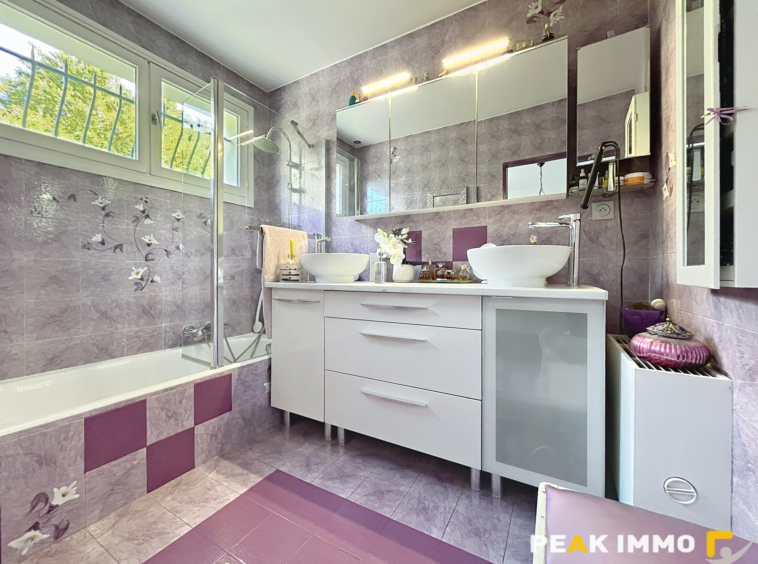 A vendre maison rénovée   Terrain de 2 841 m2 piscinable