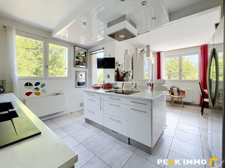 A vendre maison rénovée   Terrain de 2 841 m2 piscinable