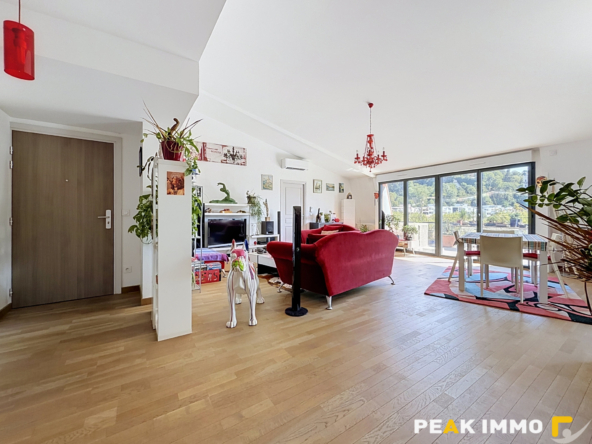 Appartement attique - 4 pièces - 145 m2 - Garages - Aix les