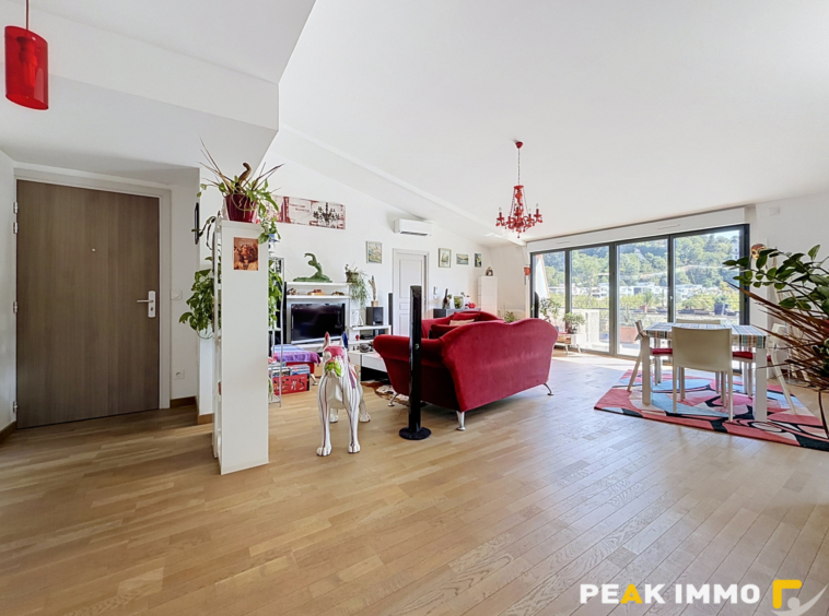 Appartement attique - 4 pièces - 145 m2 - Garages - Aix les