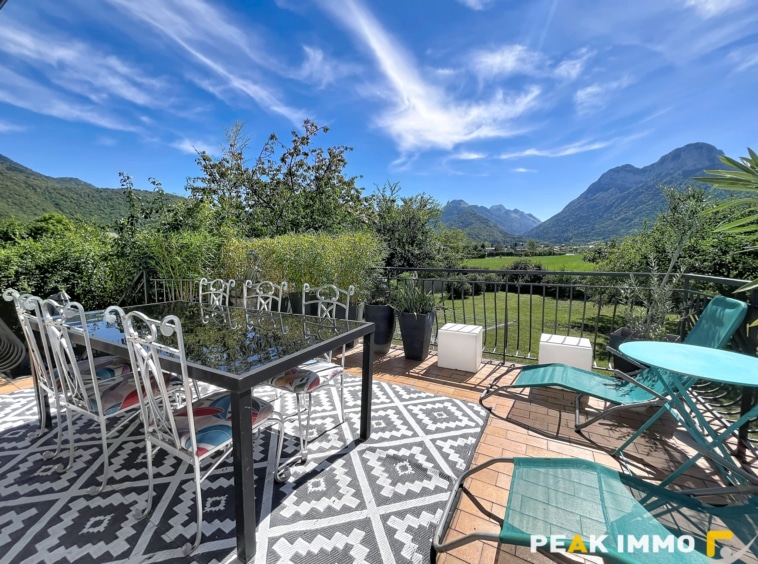 A vendre maison rénovée   Terrain de 2 841 m2 piscinable