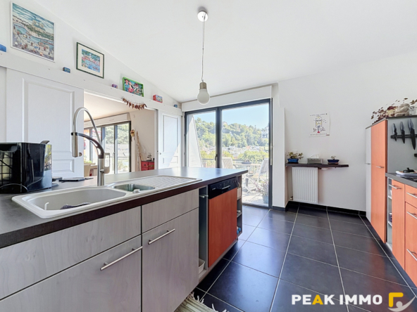 Appartement attique - 4 pièces - 145 m2 - Garages - Aix les