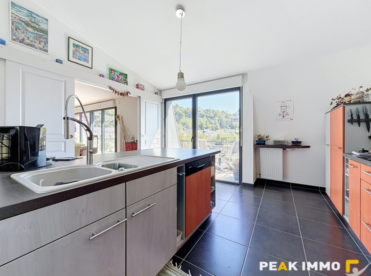 Appartement attique - 4 pièces - 145 m2 - Garages - Aix les