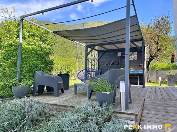 A vendre maison rénovée   Terrain de 2 841 m2 piscinable