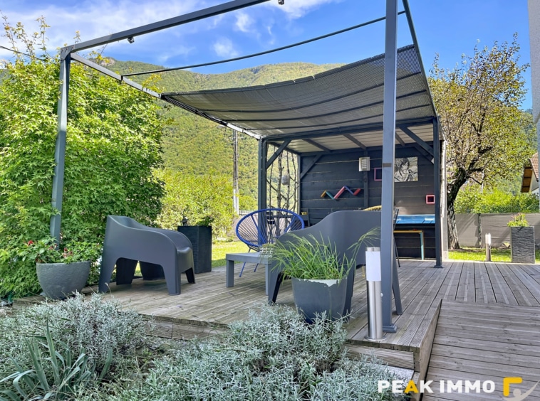 A vendre maison rénovée   Terrain de 2 841 m2 piscinable