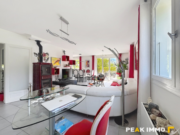 A vendre maison rénovée   Terrain de 2 841 m2 piscinable