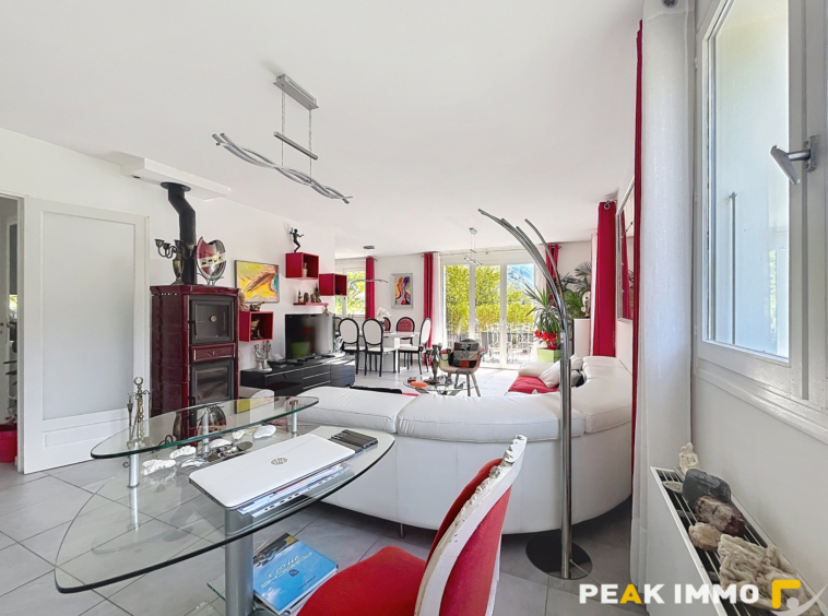 A vendre maison rénovée   Terrain de 2 841 m2 piscinable