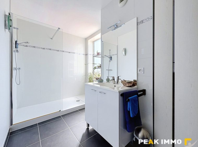 Appartement attique - 4 pièces - 145 m2 - Garages - Aix les