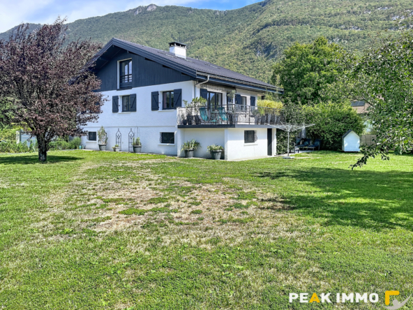 A vendre maison rénovée   Terrain de 2 841 m2 piscinable
