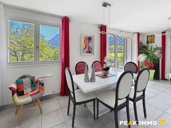 A vendre maison rénovée   Terrain de 2 841 m2 piscinable