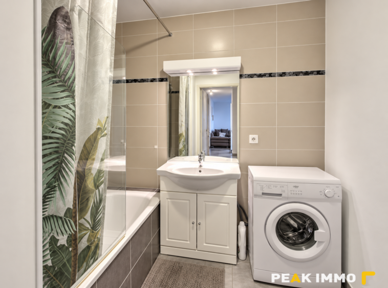 ANNECY - T3 de 62.5m2, au calme, avec balcon, garage fermé e