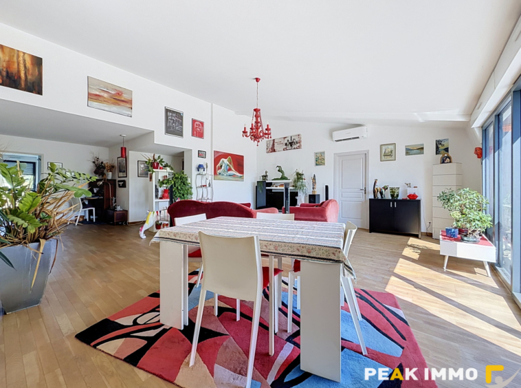 Appartement attique - 4 pièces - 145 m2 - Garages - Aix les