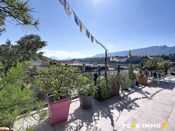 Appartement attique - 4 pièces - 145 m2 - Garages - Aix les