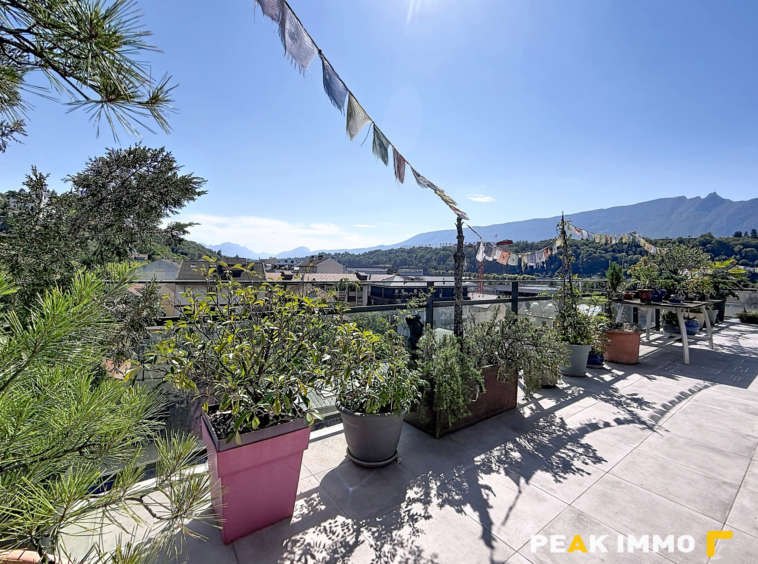 Appartement attique - 4 pièces - 145 m2 - Garages - Aix les