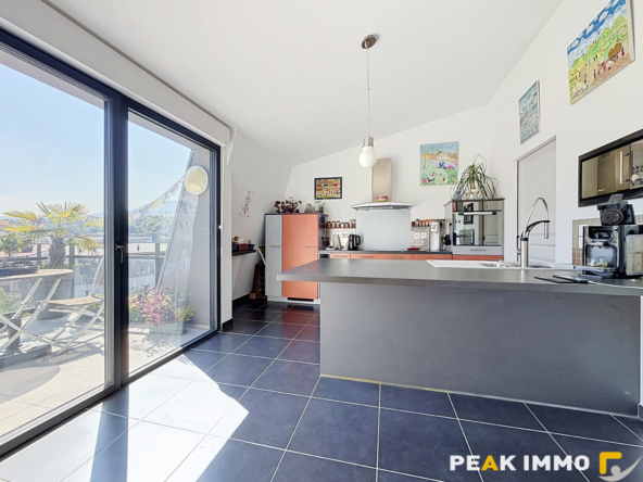 Appartement attique - 4 pièces - 145 m2 - Garages - Aix les