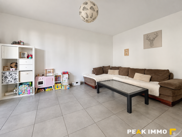 ANNECY - T3 de 62.5m2, au calme, avec balcon, garage fermé e