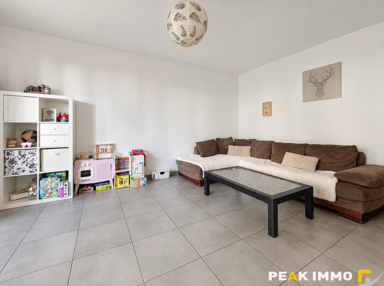 ANNECY - T3 de 62.5m2, au calme, avec balcon, garage fermé e
