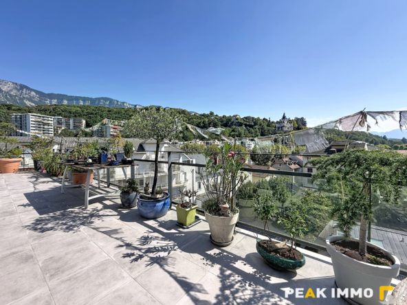 Appartement attique - 4 pièces - 145 m2 - Garages - Aix les