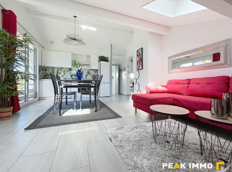 A vendre maison rénovée   Terrain de 2 841 m2 piscinable