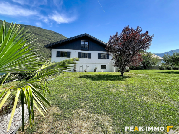 A vendre maison rénovée   Terrain de 2 841 m2 piscinable
