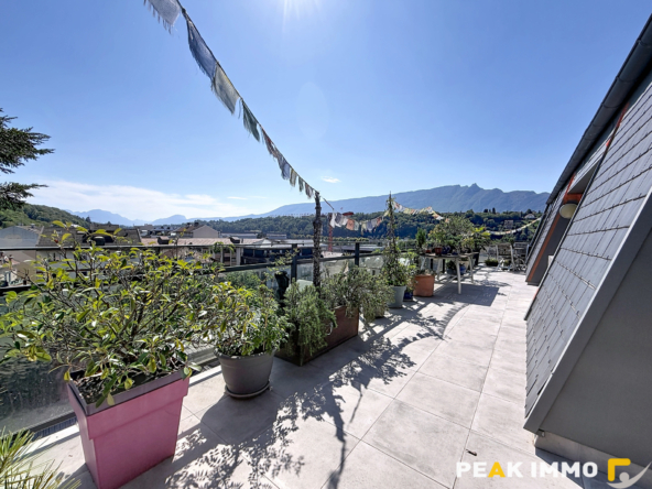 Appartement attique - 4 pièces - 145 m2 - Garages - Aix les