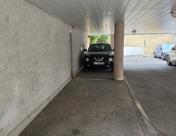 ANNEMASSE CENTRE - T3  72 m2 PIEDS DU TRAM - 2 PARKINGS COUV