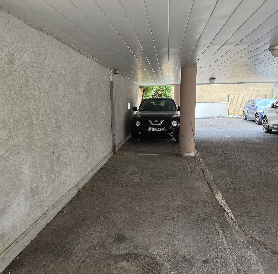 ANNEMASSE CENTRE - T3  72 m2 PIEDS DU TRAM - 2 PARKINGS COUV