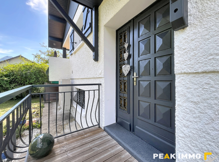 A vendre maison rénovée   Terrain de 2 841 m2 piscinable