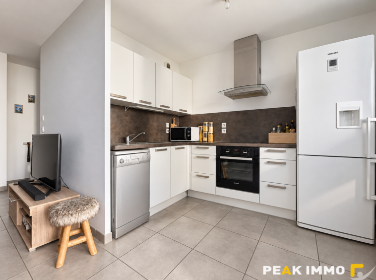 ANNECY - T3 de 62.5m2, au calme, avec balcon, garage fermé e