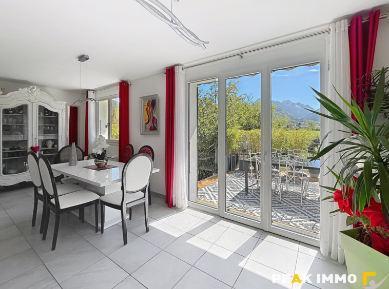 A vendre maison rénovée   Terrain de 2 841 m2 piscinable