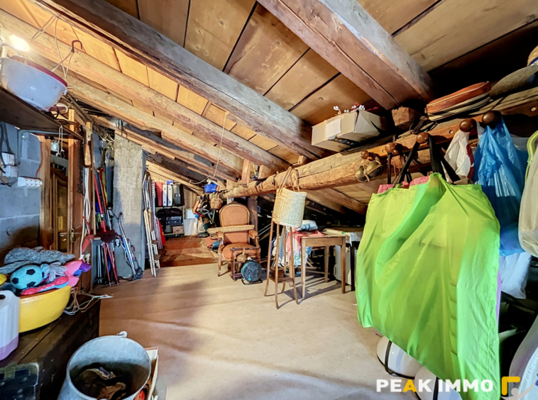 Ferme de pays composée de 5 appartements et terrains attenan
