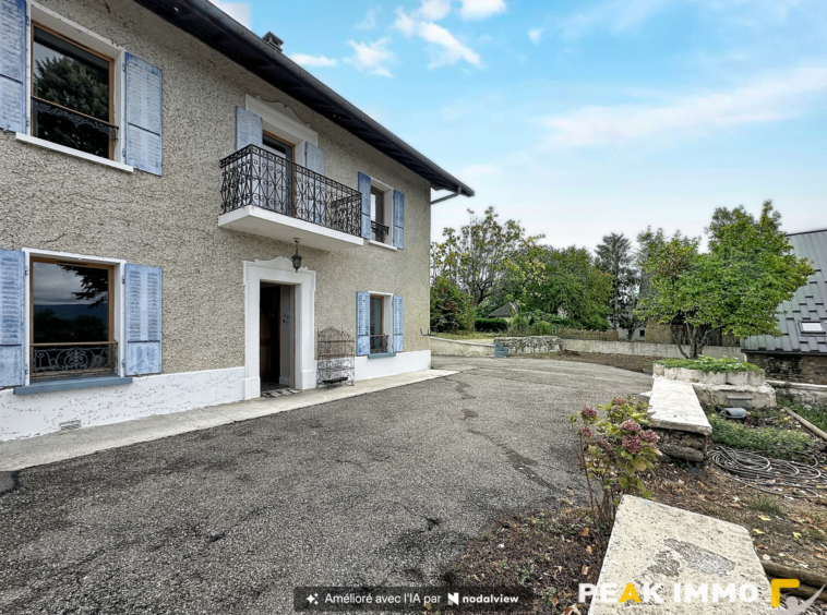 Maison 7 pièces - 196 m2 - Saint-Eusèbe