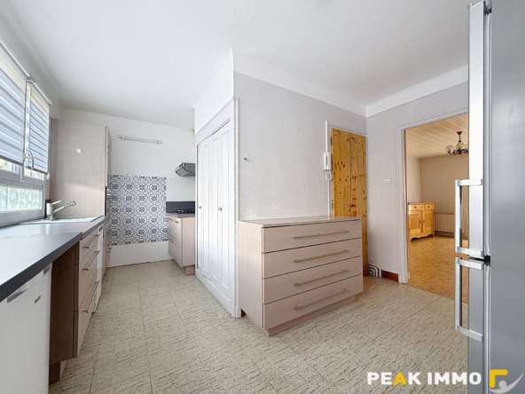 ANNECY   T4 À RAFFRAICHIR AVEC BALCON, CAVE ET BEAUX VOLUMES